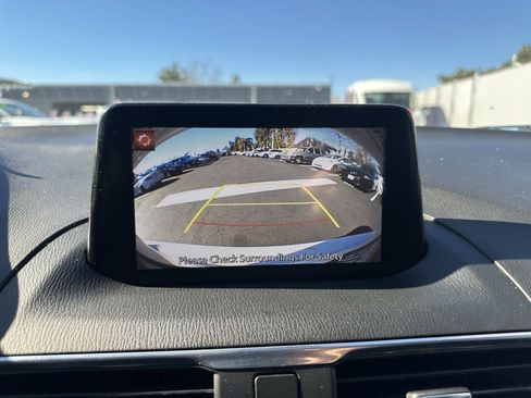 Used 2018 MAZDA MAZDA3 Grand Touring image 12