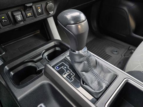 Used 2021 Toyota Tacoma TRD Sport w/ Technology Package image 40