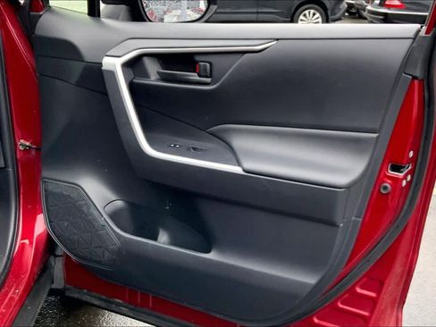 Used 2021 Toyota RAV4 LE image 23