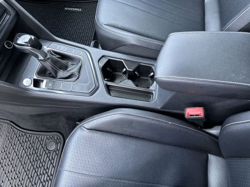 Used 2022 Volkswagen Tiguan SE w/ Panoramic Sunroof Package FWD image 19