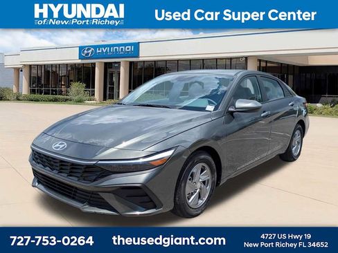 Used 2025 Hyundai Elantra SE FWD image 1
