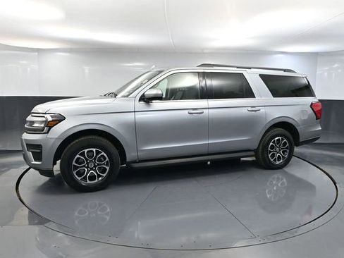 Used 2024 Ford Expedition Max XLT image 12
