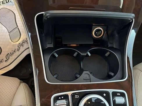 Used 2018 Mercedes-Benz GLC 300 4MATIC image 12