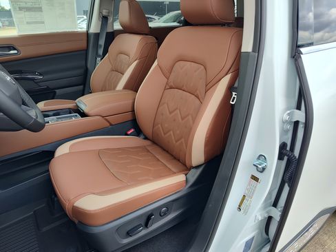 New 2026 Nissan Pathfinder Platinum FWD image 7