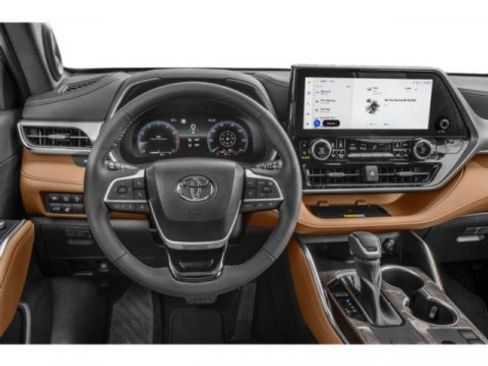 New 2026 Toyota Highlander Platinum image 10