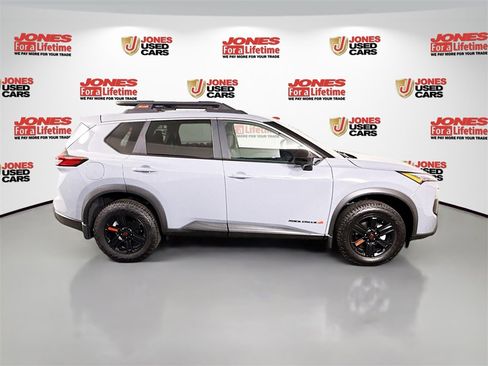 Certified 2025 Nissan Rogue SV image 17