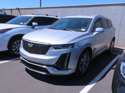 Used 2020 Cadillac XT6 Premium Luxury image 2