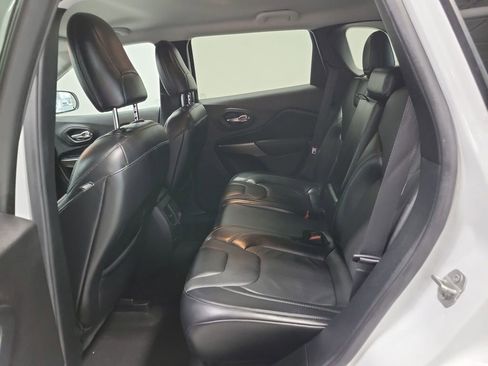 Used 2019 Jeep Cherokee Limited image 26