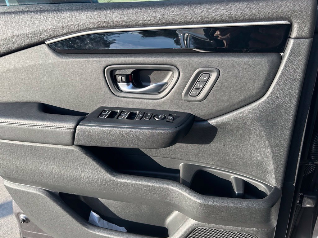 Certified 2025 Honda Pilot Touring image 16