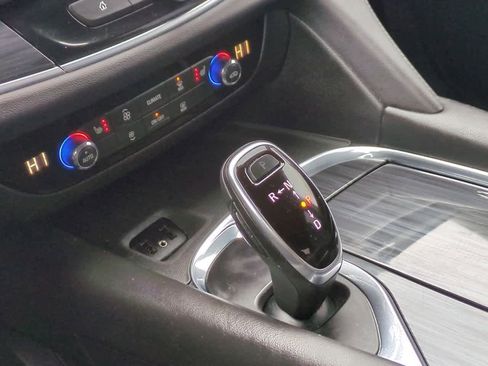 Used 2019 Buick Enclave Essence image 32