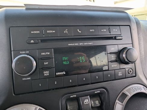 Used 2015 Jeep Wrangler Sport image 21