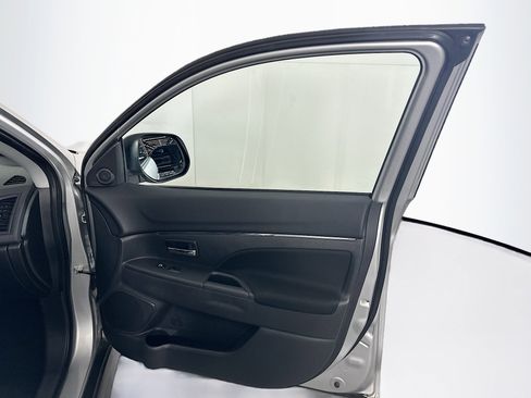 Used 2025 Mitsubishi Outlander Sport LE image 29