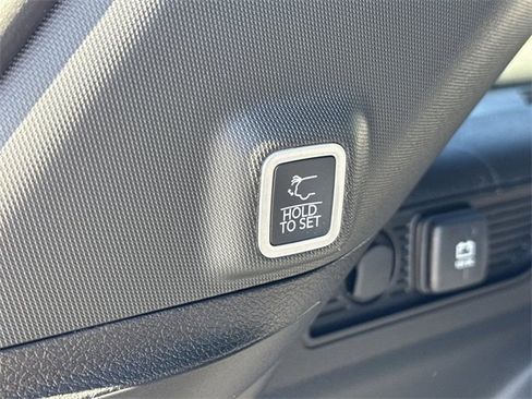 New 2025 Jeep Grand Cherokee Altitude image 16