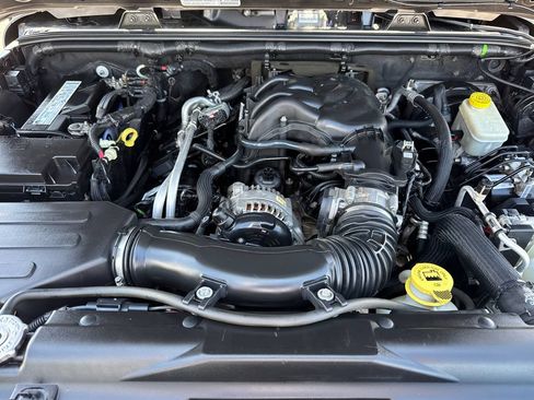 Used 2014 Jeep Wrangler Rubicon w/ Power Convenience Group AWD/4WD image 11