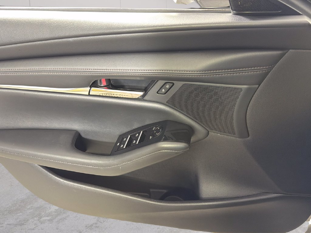 Used 2023 MAZDA MAZDA3 s FWD image 25