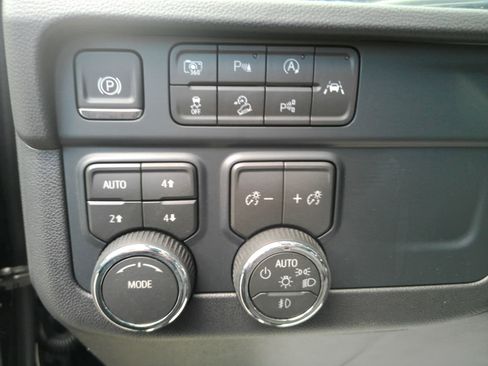 Used 2026 Chevrolet Suburban Z71 AWD/4WD image 23