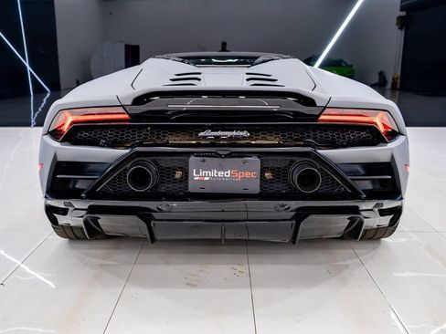 Used 2020 Lamborghini Huracan EVO image 21
