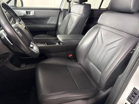 Used 2025 Hyundai Santa Fe SEL FWD image 11