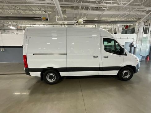 Used 2025 Mercedes-Benz Sprinter 2500 image 6