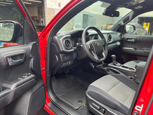Used 2021 Toyota Tacoma TRD Off-Road AWD/4WD image 10
