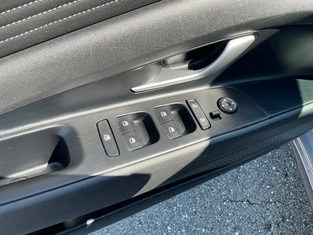 Used 2025 Hyundai Elantra SEL FWD image 10