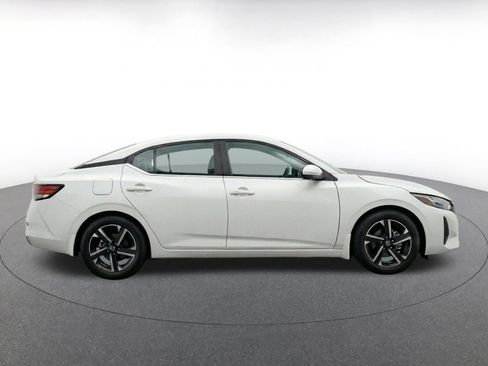 Used 2025 Nissan Sentra SV FWD image 9