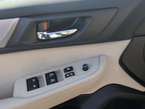 Used 2019 Subaru Outback 2.5i Premium image 12