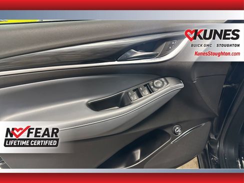 Used 2024 Buick Enclave Essence image 19