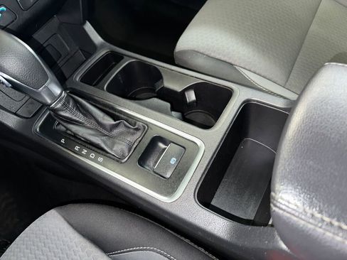 Used 2019 Ford Escape SE image 13