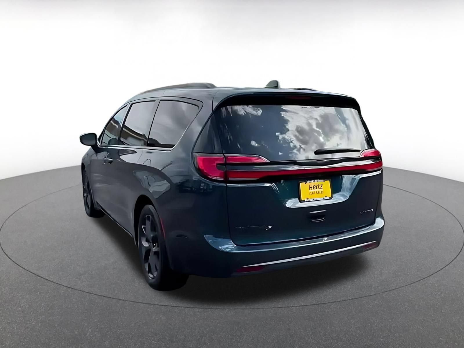 Used 2025 Chrysler Pacifica Limited FWD image 10