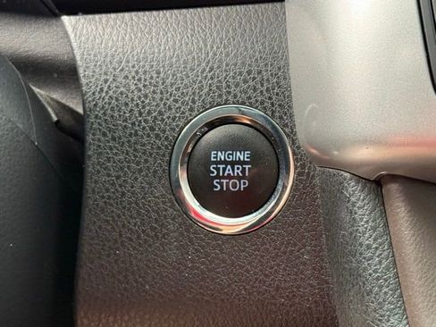 Used 2019 Toyota Highlander Limited FWD image 25