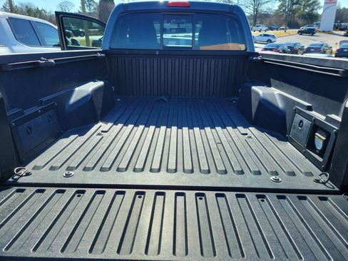 Used 2017 Toyota Tacoma TRD Off-Road w/ Tow Package image 10