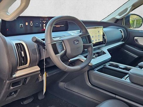New 2026 Ford Expedition Active RWD image 3