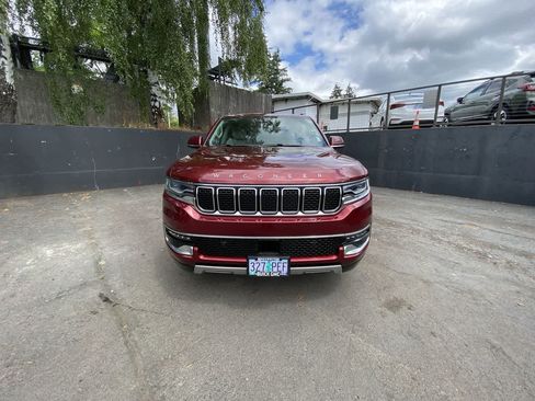 Used 2022 Jeep Wagoneer Series III w/ Premium Group I AWD/4WD image 9