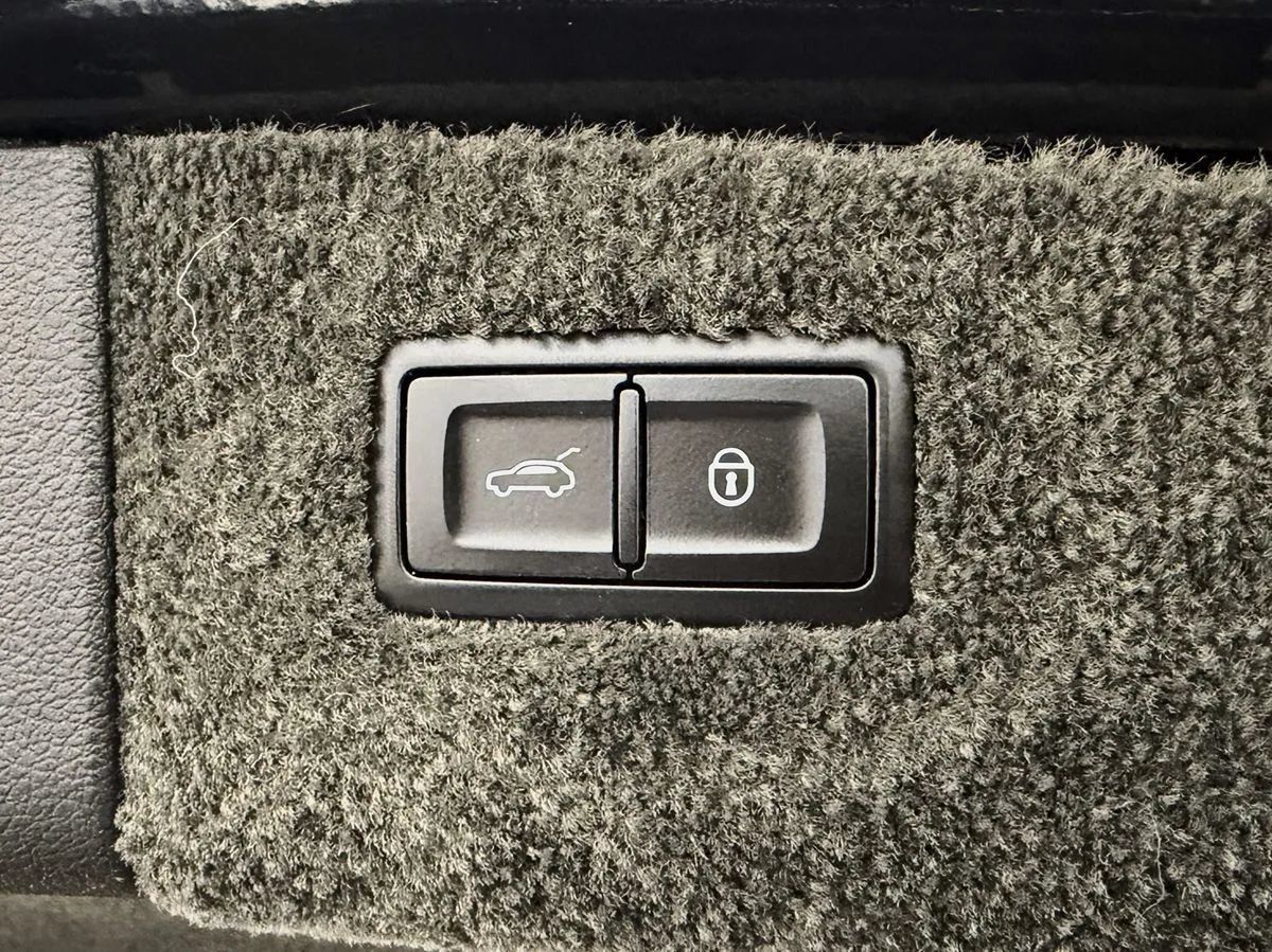 Used 2017 Bentley Bentayga AWD/4WD image 36