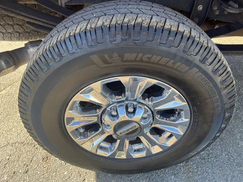 Used 2019 Ford F250 XLT w/ XLT Premium Package AWD/4WD image 13