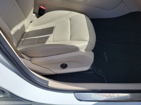 Used 2020 Mercedes-Benz GLC 300 image 7