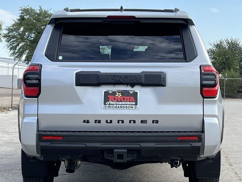 Used 2025 Toyota 4Runner SR5 RWD image 5