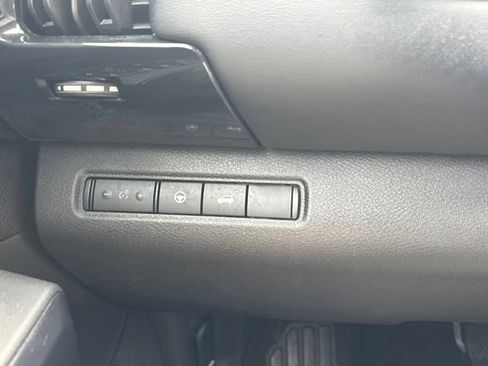 Used 2023 Nissan Pathfinder SV w/ SV Premium Package AWD/4WD image 18