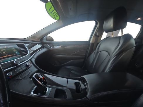 Used 2017 Buick LaCrosse Essence FWD image 10