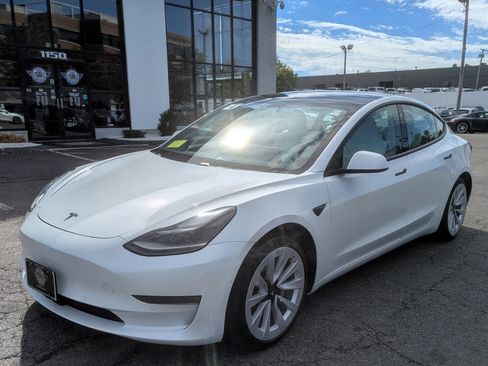 Used 2021 Tesla Model 3 Standard Range Plus image 2