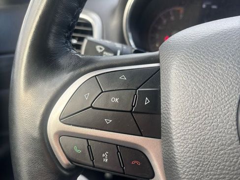 Used 2022 Jeep Grand Cherokee Laredo X image 15