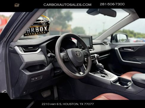 Used 2020 Toyota RAV4 XLE AWD/4WD image 20
