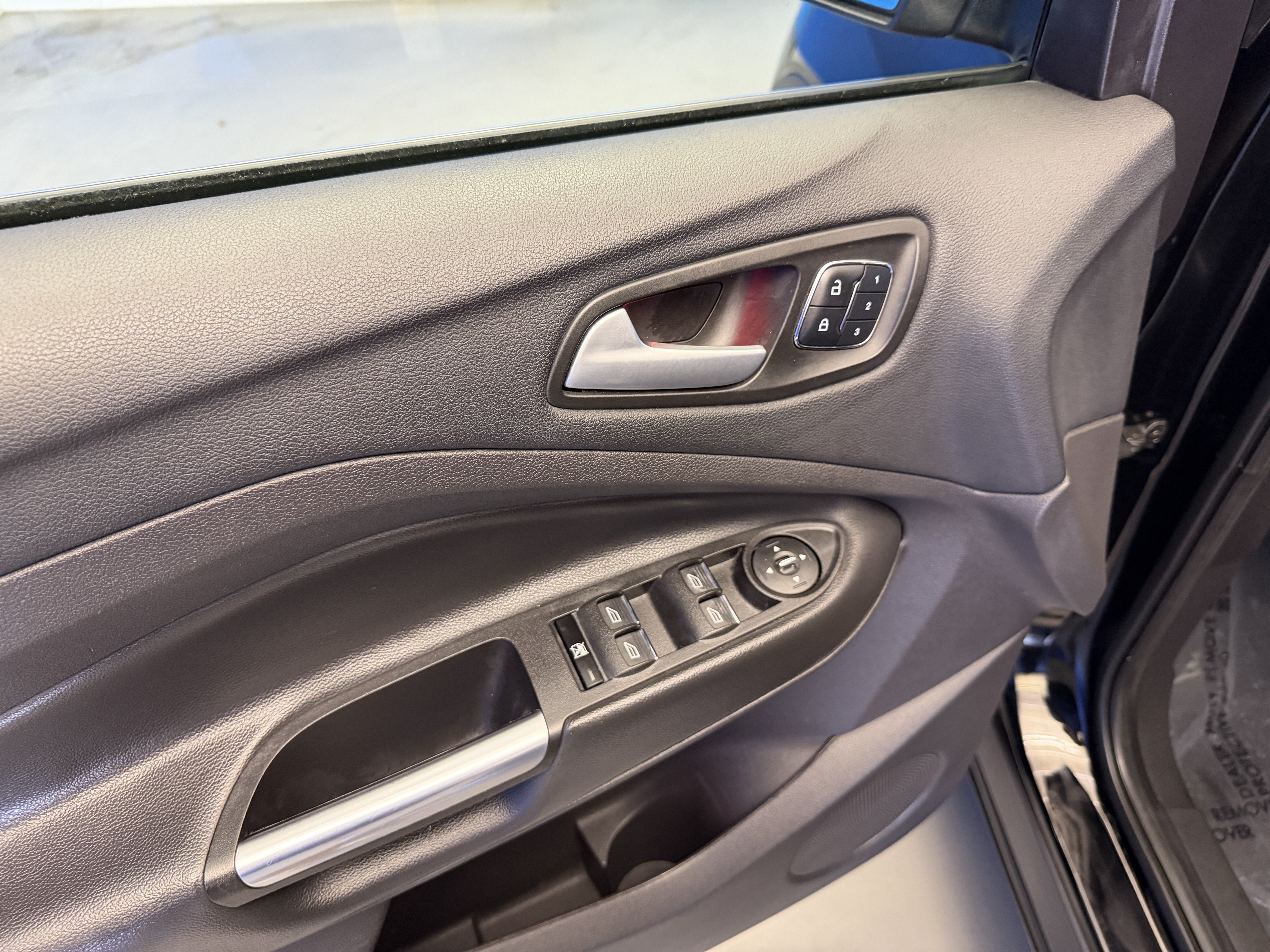 Used 2016 Ford Escape Titanium FWD image 10
