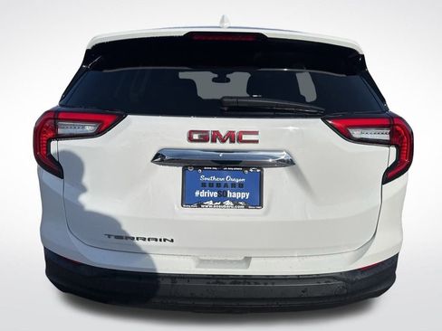 Used 2022 GMC Terrain SLE image 6