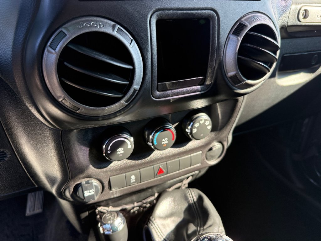 Used 2017 Jeep Wrangler Unlimited Sport w/ Max Tow Package AWD/4WD image 19