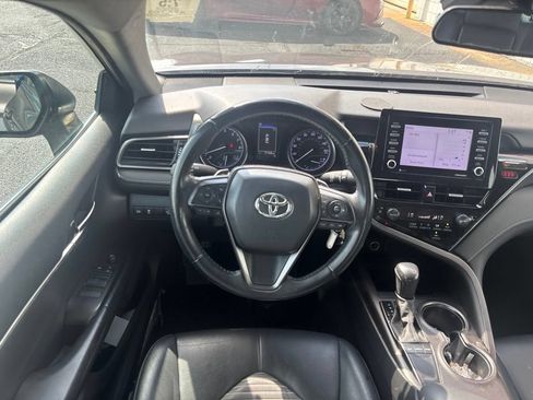 Used 2022 Toyota Camry SE FWD image 3