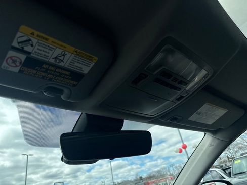 Used 2018 Toyota Highlander XLE image 30