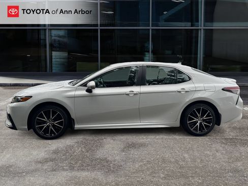 Used 2024 Toyota Camry SE w/ Convenience Package FWD image 8