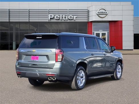 Used 2023 Chevrolet Suburban Premier image 6